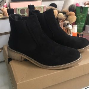 Black suede Chelsea boot